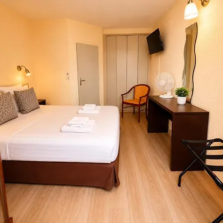 Hotel Des 4 Soleils-2